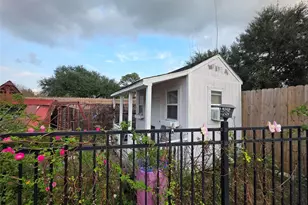 2414 Goldenrod St, Highlands, TX 77562 - Photo 16