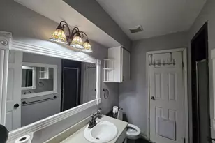 2414 Goldenrod St, Highlands, TX 77562 - Photo 6