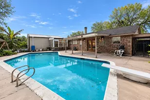 2414 Goldenrod St, Highlands, TX 77562 - Photo 2
