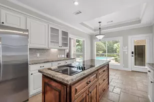 142 W Shadowpoint Cir, The Woodlands, TX 77381 - Photo 12