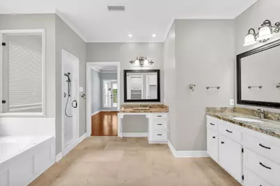 142 W Shadowpoint Circle, The Woodlands, TX 77381 - Photo 24