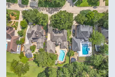 142 W Shadowpoint Circle, The Woodlands, TX 77381 - Photo 4