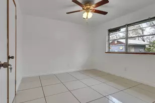 2002 W Hwy 6, Alvin, TX 77511 - Photo 12