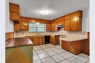 2002 W Highway 6, Alvin, TX 77511 - Photo 8