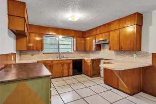 2002 W Hwy 6, Alvin, TX 77511 - Photo 8