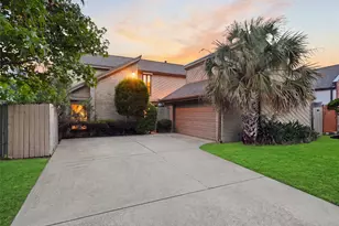 8 Quintana Dr, Galveston, TX 77554 - Photo 2