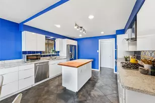 8 Quintana Dr, Galveston, TX 77554 - Photo 12