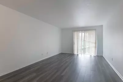 3025 Walnut Bend Lane #37, Houston, TX 77042 - Photo 4