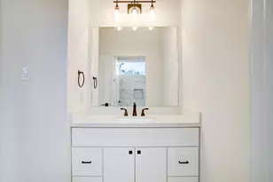 1220 Mcneil St, Houston, TX 77009 - Photo 8