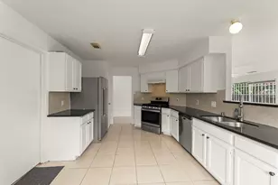 8226 Gold Tee Dr, Houston, TX 77036 - Photo 8