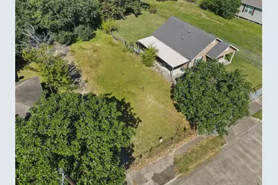 827 W 14th Street, Port Arthur, TX 77640 - Photo 2