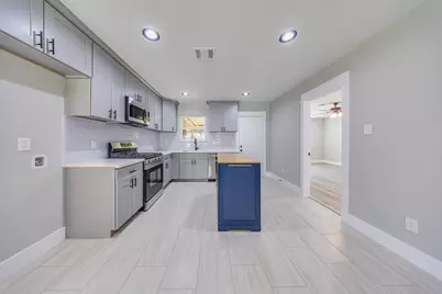 6201 Carew Street, Houston, TX 77074 - Photo 4