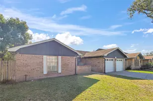 2719 Meadow Ln, La Marque, TX 77568 - Photo 2