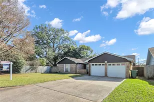 2719 Meadow Ln, La Marque, TX 77568 - Photo 2