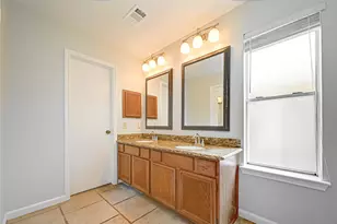 16027 Surrey Woods Dr, Friendswood, TX 77546 - Photo 12