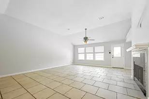 16027 Surrey Woods Dr, Friendswood, TX 77546 - Photo 4