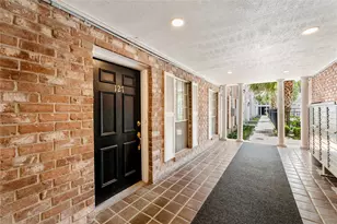 359 N Post Oak Ln, Houston, TX 77024 - Photo 4