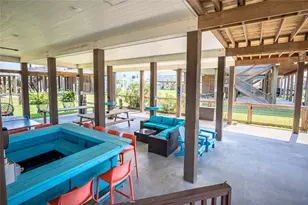 866 Townsend Dr, Crystal Beach, TX 77650 - Photo 4