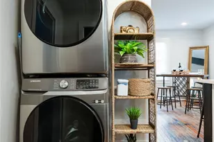 1021 Sealy St, Galveston, TX 77550 - Photo 34