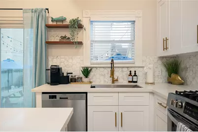 1021 Sealy Street, Galveston, TX 77550 - Photo 14