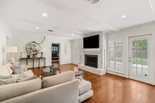 10215 Green Tree Rd, Houston, TX 77042 - Photo 12