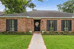 10215 Green Tree Rd, Houston, TX 77042 - Photo 2