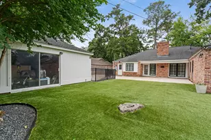 10215 Green Tree Rd, Houston, TX 77042 - Photo 26