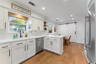 515 Blue Willow Dr, Houston, TX 77042 - Photo 6