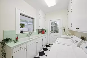 302 E Jackson St, West Columbia, TX 77486 - Photo 18