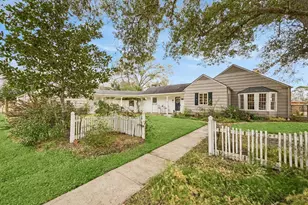 302 E Jackson St, West Columbia, TX 77486 - Photo 2