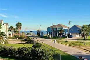 1578 Railroad Ave, San Leon, TX 77539 - Photo 2