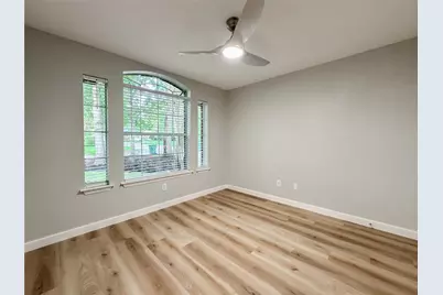 27 Auburn Path Drive, The Woodlands, TX 77382 - Photo 6