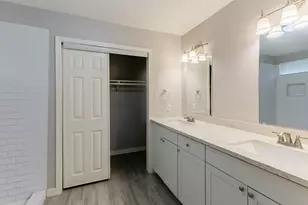 5009 Bataan Rd, Houston, TX 77033 - Photo 8