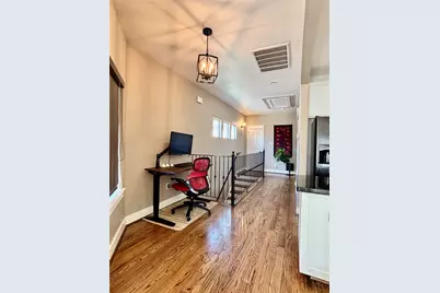 919 W 15th Street, Houston, TX 77008 - Photo 12