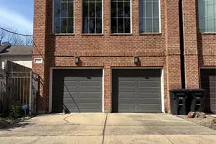 919 W 15th St, Houston, TX 77008 - Photo 2