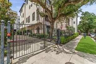 1308 Castle Ct, Houston, TX 77006 - Photo 2
