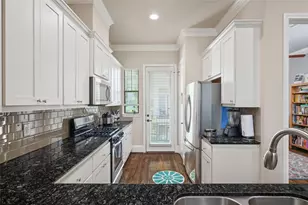 1114 W 25th St, Houston, TX 77008 - Photo 22