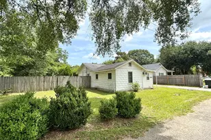 1410 W Pavillion St, Woodville, TX 75979 - Photo 2