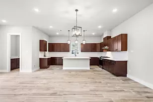 228 W 28th St, Houston, TX 77008 - Photo 1