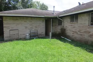 8811 Burford Ln, Houston, TX 77088 - Photo 4