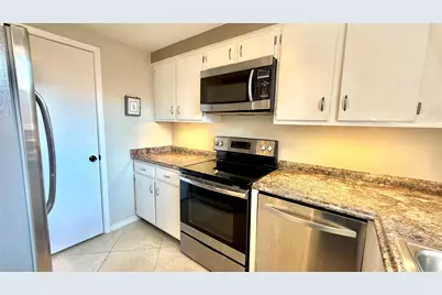 11710 Southlake Drive #16, Houston, TX 77077 - Photo 8