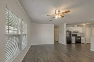 138 Varsity Dr, Huntsville, TX 77340 - Photo 4
