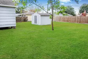 105 Live Oak St, Baytown, TX 77520 - Photo 30