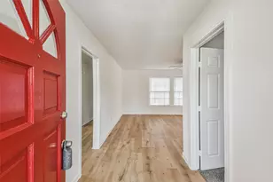 105 Live Oak St, Baytown, TX 77520 - Photo 2