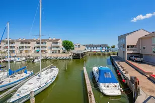 13 Mariner Village Dr, Seabrook, TX 77586 - Photo 2