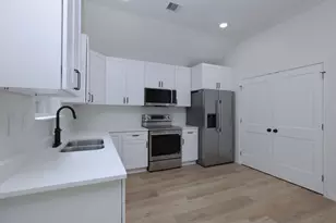 1241 Chateau Woods Pkwy Dr, Conroe, TX 77385 - Photo 8