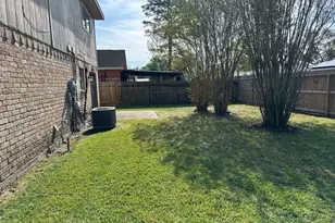 8715 Valley Ledge Dr, Houston, TX 77078 - Photo 14