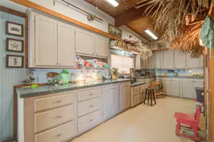 83 Dolphin Ln, Freeport, TX 77541 - Photo 32
