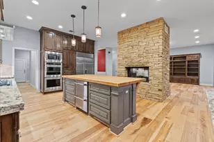 713 Bayou Crest Dr, Dickinson, TX 77539 - Photo 10