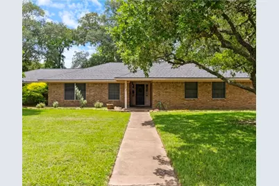 202 W West Street, El Campo, TX 77437 - Photo 2